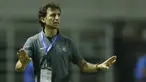 Pelatih Indonesia, Luis Milla, saat melawan Korea Utara pada laga PSSI Anniversary Cup 2018 di Stadion Pakansari, Senin (30/4/2018). Skor berakhir imbang 0-0. (Bola.com/M Iqbal Ichsan)