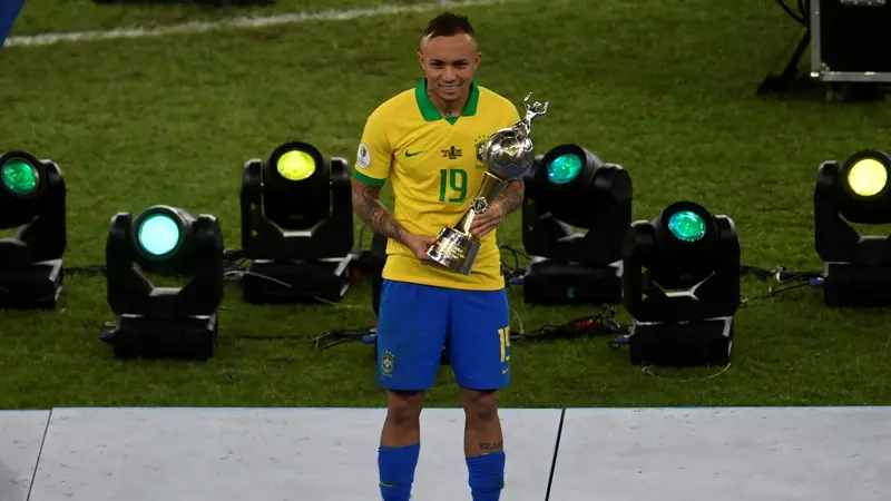 Penyerang Timnas Brasil, Everton Soares