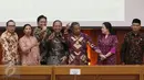 Sejumlah menteri usai penandatanganan Nota Kesepahaman 5 Menteri dan Perjanjian Kerjasama SMK dan Industri di Kementerian Perindustrian Jakarta, Selasa (29/11). (Liputan6.com/Fery Pradolo)