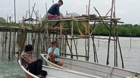Nelayan Belakang Padang Batam merasa was-was turun melaut karena masih dihantui teror buaya. (Liputan6.com/ Ajang Nurdin)