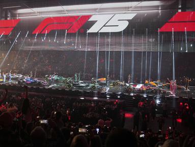 Acara peluncuran tim Formula 1 yang bertajuk 'F1 75' di O2 Arena, London, Selasa (18/02/2025). (AP Photo/Kin Cheung)