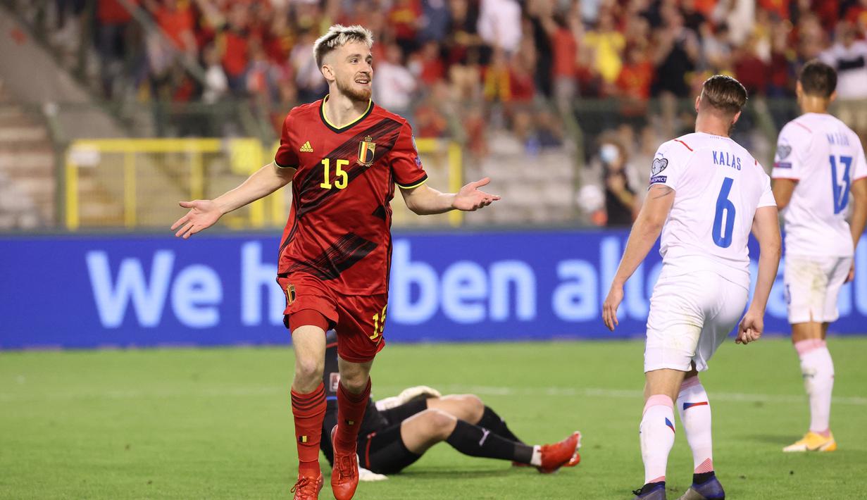 Belgia justru berhasil menambah gol pada menit ke-65. Pemain pengganti, Alexis Saelemaekers membuat kedudukan menjadi 3-0 berkat golnya usai menerima umpan dari Eden Hazard yang sempat seolah-olah akan diambil oleh Romelu Lukaku. (Foto: AFP/Belga/Virginie Lefour)