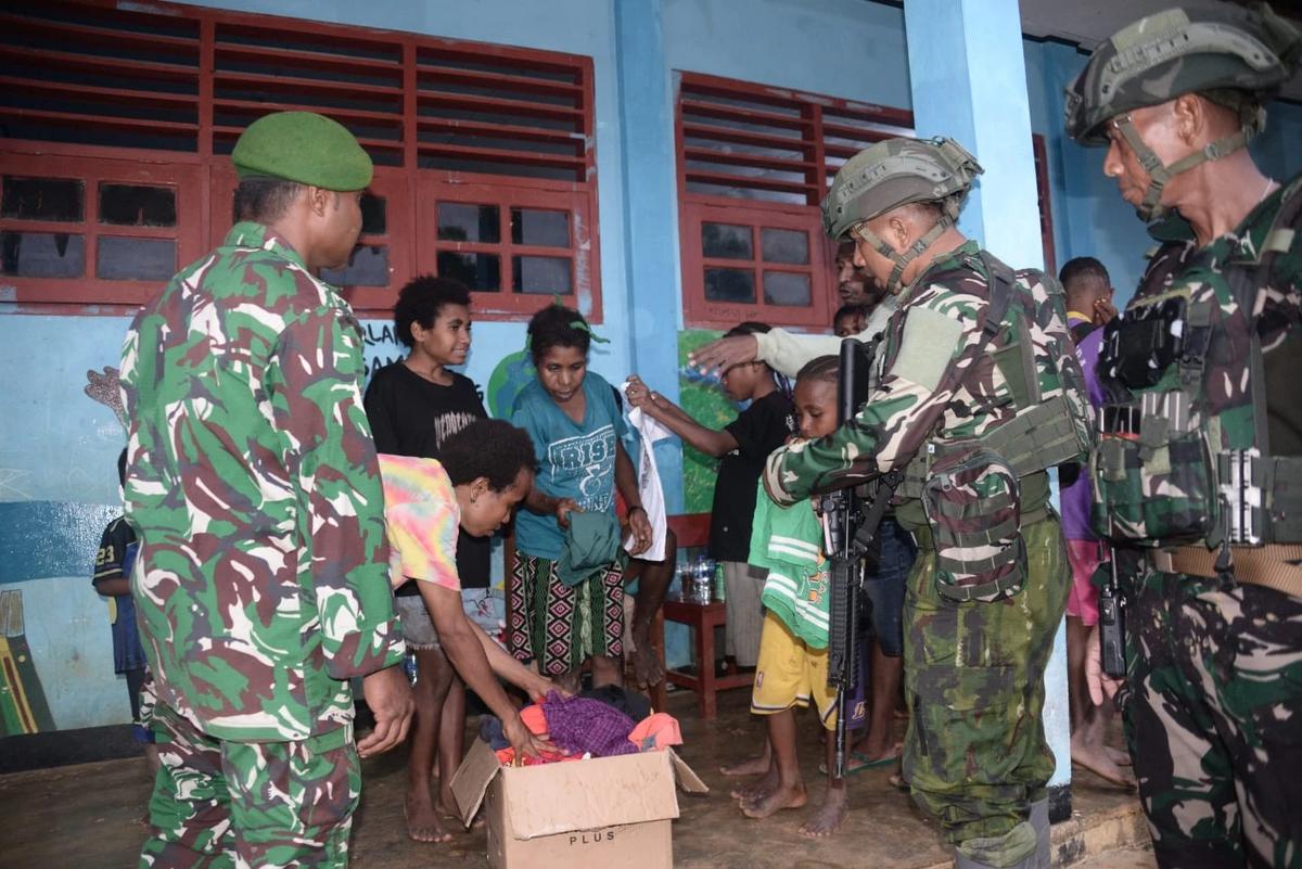 FOTO: Operasi TNI di Papua Tegas dan Humanis Amankan Warga