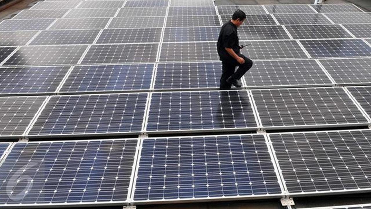 Terangi Desa Belum Berlistrik, ESDM Berikan Lampu Tenaga Surya