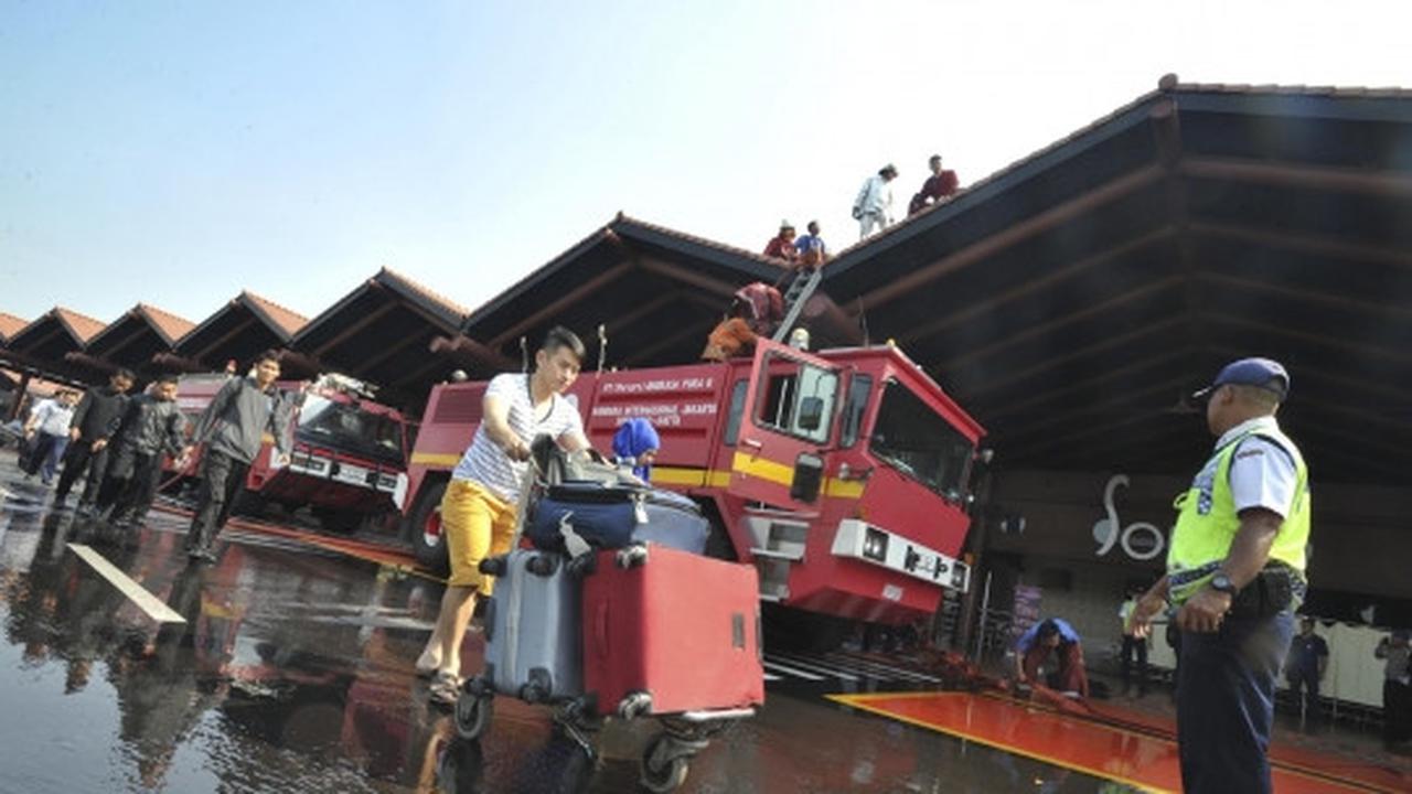 Suasana Terminal 2E Bandara Soekarno-Hatta pascakebakaran