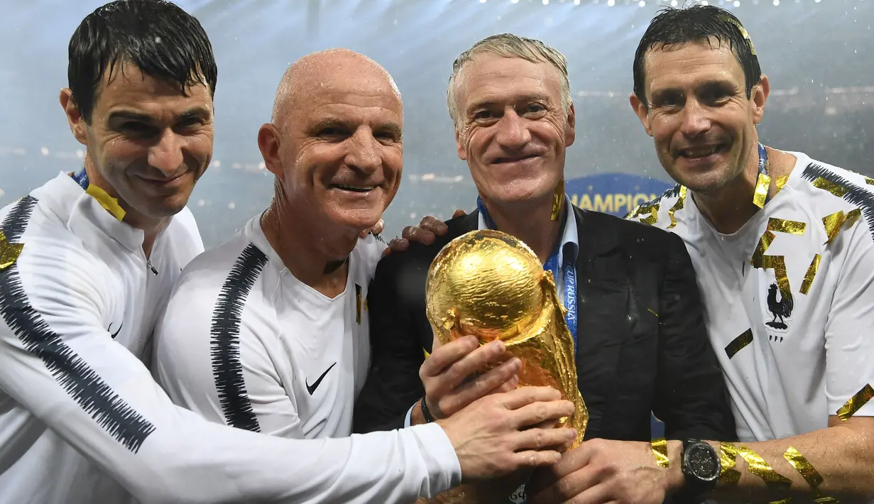 Didier Deschamps sukses membawa Timnas Prancis menjadi juara di Piala Dunia 2018. Deschamps akhirnya kembali membawa Les Blues tampil di final Piala Dunia 2022 usai menumbangkan Maroko. (AFP/Franck Fife)