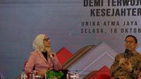 Rektor Unika Atma Jaya Agustinus Prasetyantoko (kanan) pada seminar Pancasila 2022 tentang kewirausahan bidang UMKM di kalangan mahasiswa. (Istimewa)