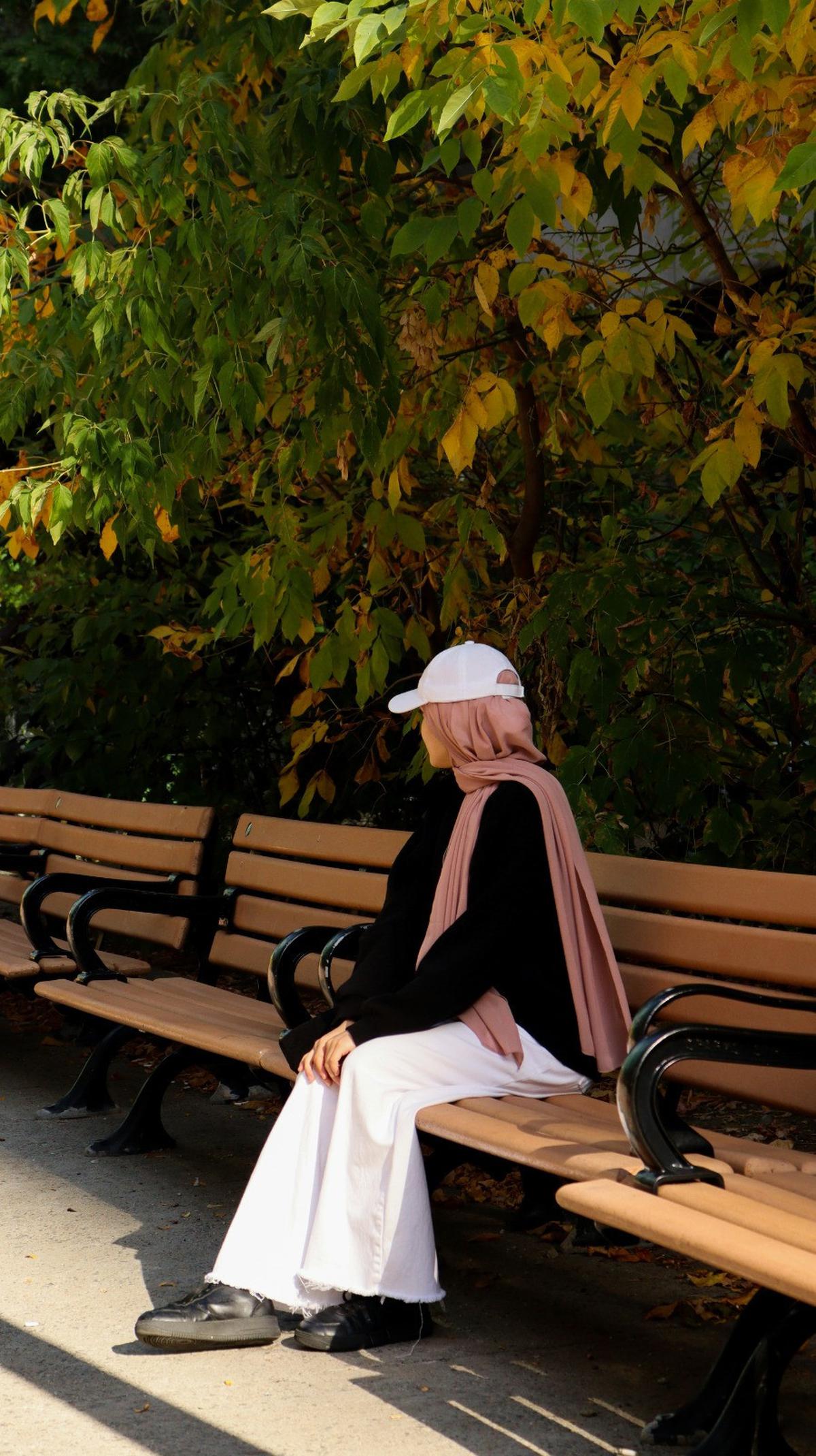 6 Inspirasi Ide OOTD Hijab Simple untuk ke Kampus, Bisa Pilih Gaya yang Sesuai Kepribadian