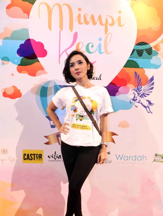 Tidak memiliki bakat bermain drama, Enno terus berlatih untuk mendapatkan hasil maksimal dipertunjukan nanti. (Nurwahyunan/Bintang.com)