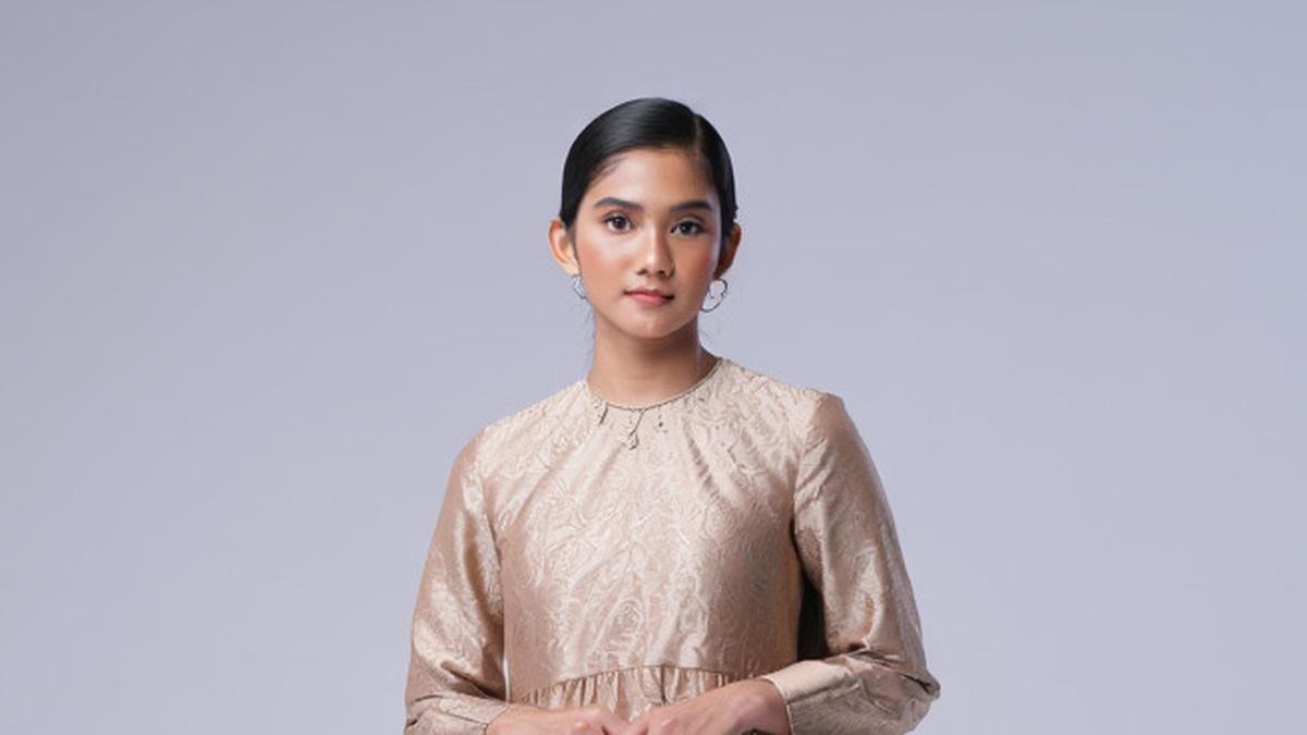 7 Model Gamis Brokat Selutut Non Hijab yang Sopan dan Elegan, Anti Kaku