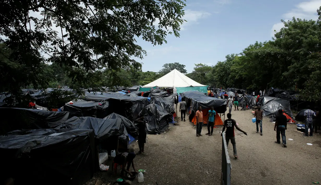 Suasana kamp darurat yang di tempati oleh para migran Afrika yang terdampar di perbatasan Kosta Rika dan Nikaragua, di Penas Blancas, Kosta Rika, (14/7). (REUTERS / Juan Carlos Ulate)