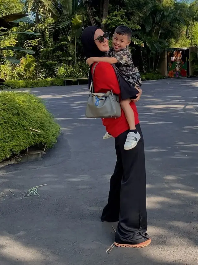 Paula Verhoeven Liburan ke Bali Bersama Kedua Putranya. [@paula_verhoeven]