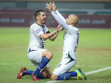 PSIS Semarang menang tipis 3-2 atas Persebaya Surabaya dalam laga pekan ke-6 BRI Liga 1 2021/2022 di Stadion Wibawa Mukti, Cikarang, Minggu (3/10/2021). Hasil ini mengantarkan PSIS ke peringkat kedua klasemen sementara di bawah Bhayangkara FC dengan raihan 12 poin. (Bola.com/Bagaskara Lazuardi)