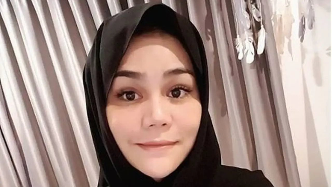 Jadi Mualaf, Ini 7 Pesona DJ Katty Butterfly Saat Pakai Hijab