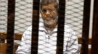 Mohammed Morsi dalam persidangan pada 8 Mei 2014. (AP)