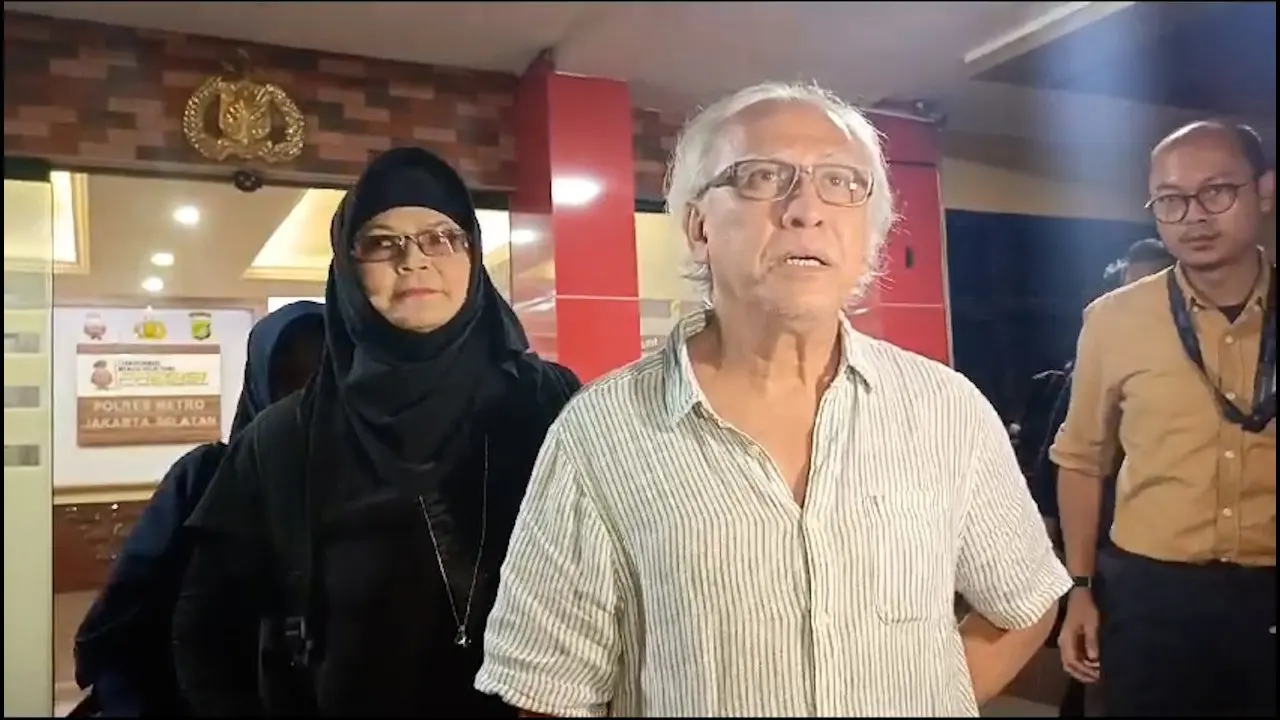 Iwan Fals dan Istri mendatangi Polres Metro Jakarta Selatan, Senin (3/2/2025).