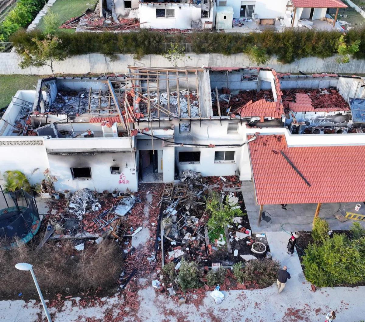 Adapun, jika perang Israel vs Hamas berakhir lebih cepat dari awal tahun dapat menyebabkan pertumbuhan sebesar 2,2 persen di 2024.