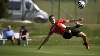  Adnan Januzaj ketika berlatih dengan timnas Belgia (Martin Bureau/AFP)