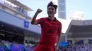 Pendukung Korea Selatan menyoraki wasit tiap kali dia tidak mengeluarkan kartunya ketika pemain Bahrain yang melakukan pelanggaran. Namun tekanan berkurang setelah Ali Madan mendapatkan kartu kuning pada menit ke-31. (AP Photo/Thanassis Stavrakis)