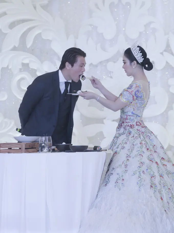 [Fimela] Syahrini dan Reino Barack