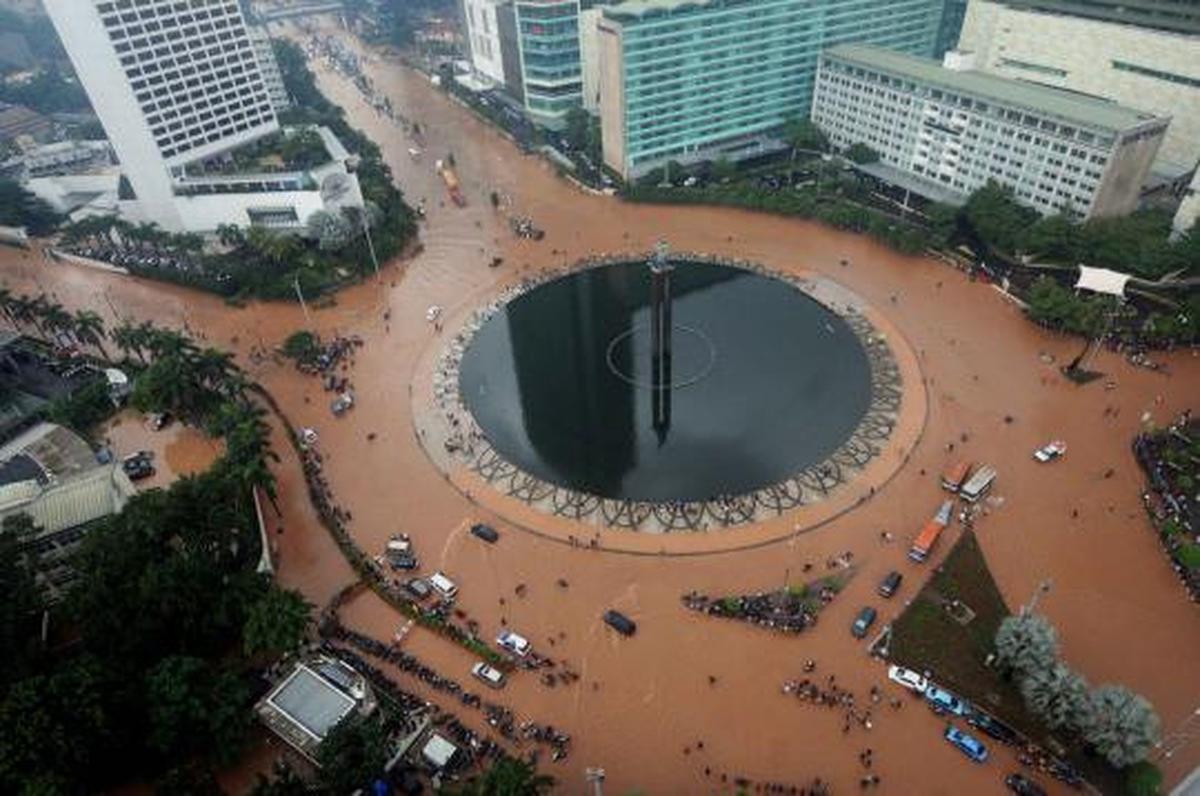 Jantung Kota Jakarta yang berubah menjadi 'sungai'