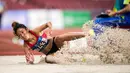 Atlet Thailand, Parinya Chuaimaroeng saat tampil pada babak final Lompat Jauh Putri Asian Games 2018 di Stadion Utama Gelora Bung Karno, Jakarta, Senin (27/8). Sebanyak 11 atlet turun di final nomor lompat jauh putri (ANTARA FOTO/INASGOC/M Agung Rajasa)