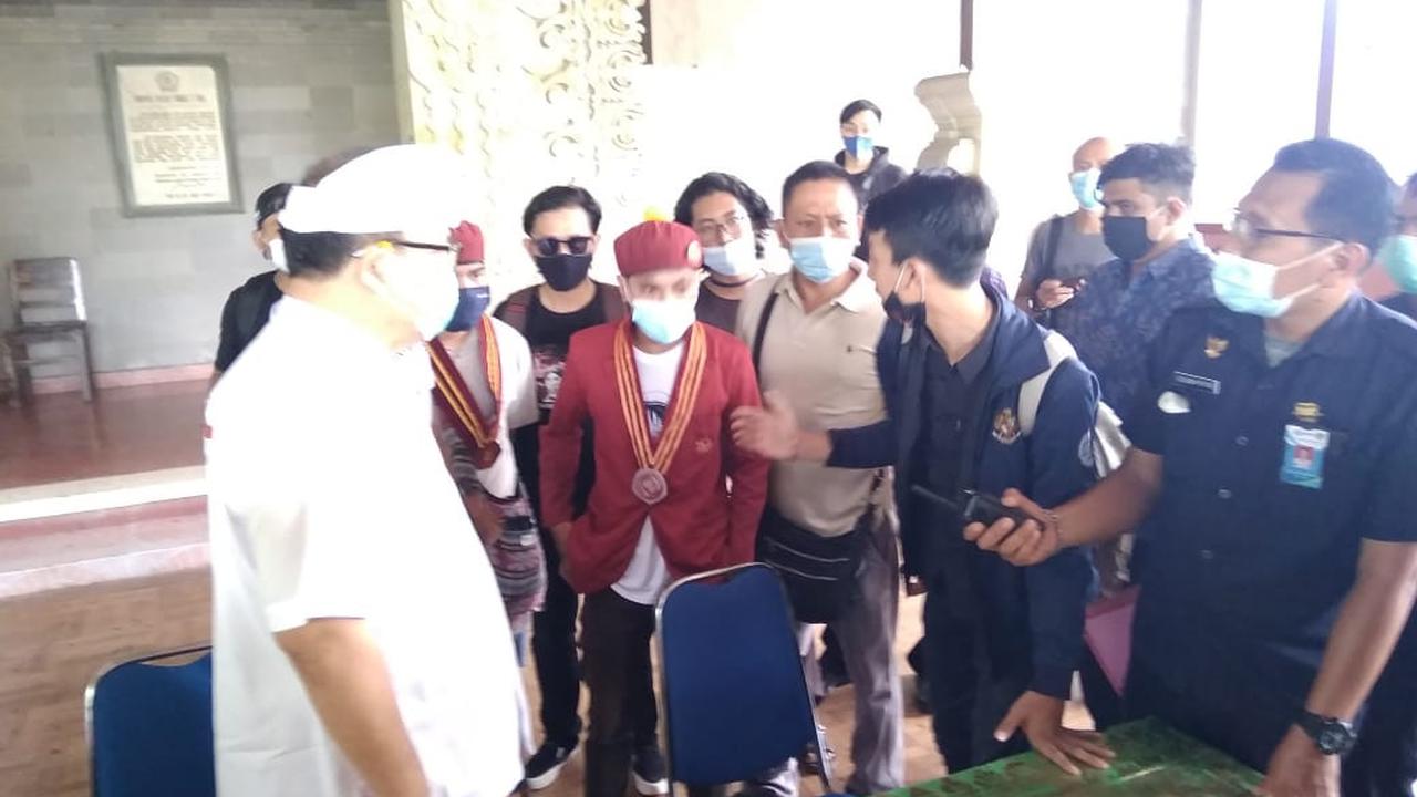 mahasiswa dan dprd bali