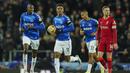 Sementara Everton sempat hanya mampu mencetak sebiji gol lewat aksi Demarai Gray. (AP/Jon Super)
