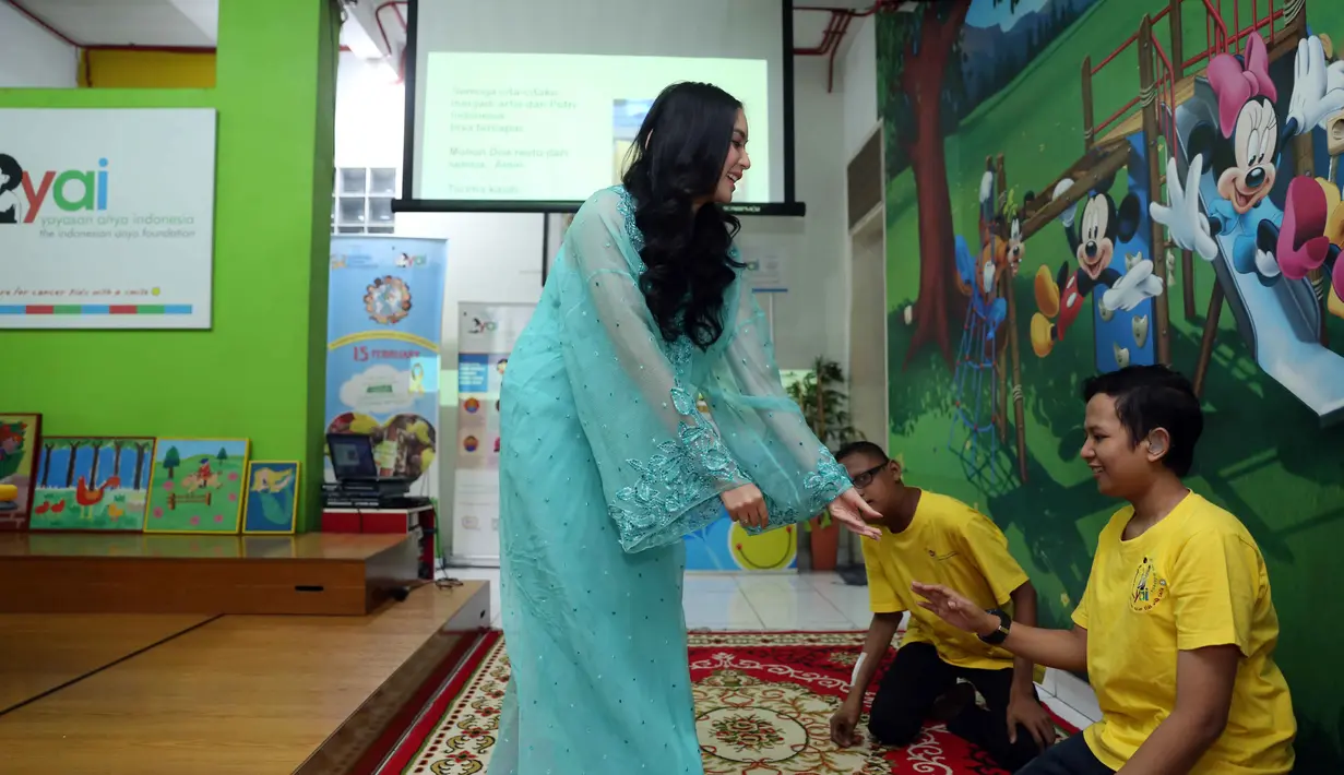 Sadar dengan bahaya penyakit kanker, ELvira juga selalu menjaga pola hidup sehat. Ia juga mengajak orang-orang di sekitarnya untuk selalu memeriksakan kesehatannya ke dokter untuk mendeteksi sejak dini. (Nurwahyunan/Bintang.com)