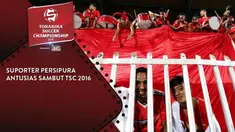 Antusiasme suporter Persipura Jayapura sambut Torabika Soccer Championship 2016 presented by IM3 Ooredoo pada laga pembuka antara Persipura melawan Persija.