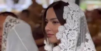 Nia Ramadhani berkerudung putih [Instagram/ramadhaniabakrie]