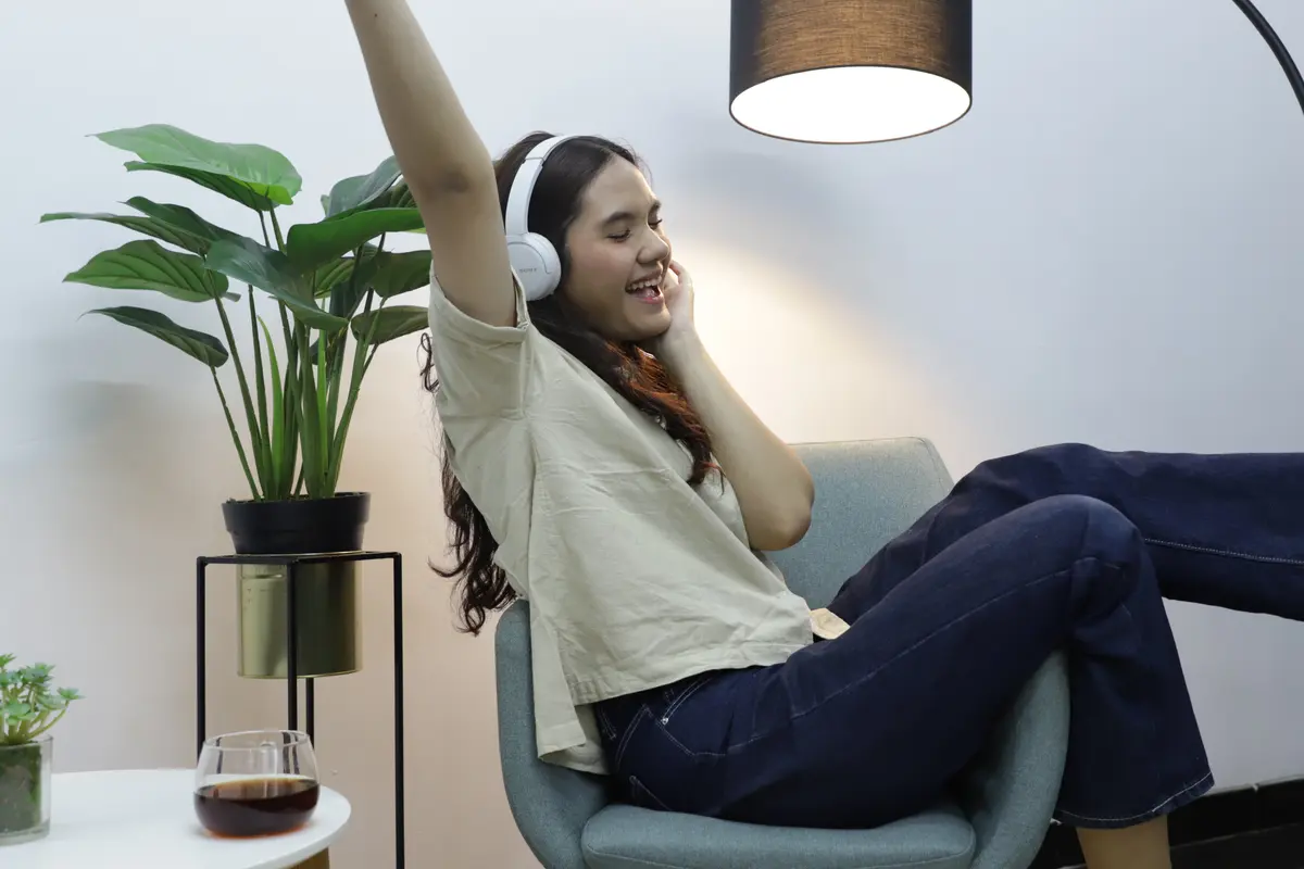 wanita november headphone