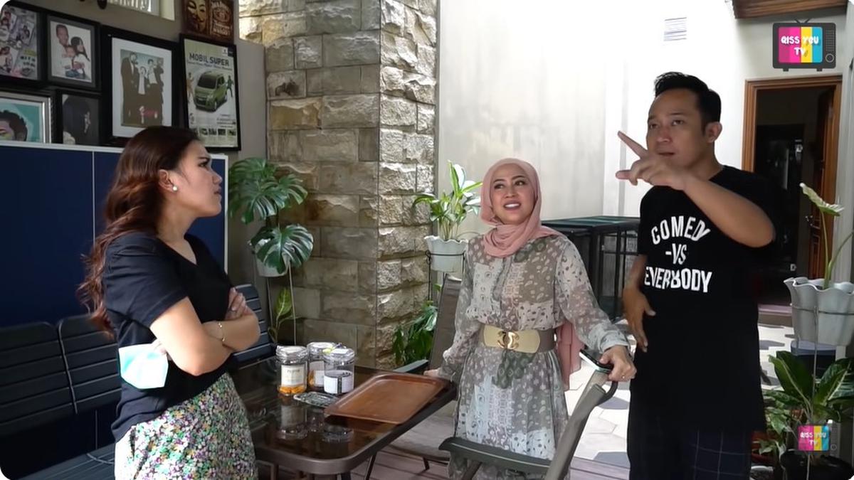 9 Potret Rumah Denny Cagur, Hunian Mewah dengan Konsep Desain Modern Klasik