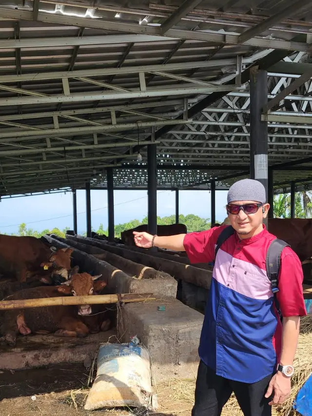 Ustaz Zacky Mirza menghadiahi Jefri Al Buchori hewan kurban atas nama almarhum, di salah satu peternakan di Cianjur, Jawa Barat. (Foto: Dok. Koleksi Pribadi Zacky Mirza)