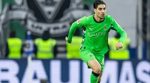Bek Timnas Indonesia, Kevin Diks menjadi starter saat Borussia Monchengladbach bertandang ke markas Hamburg SV, Volksparkstadion dalam laga pekan ke-18 Bundesliha 2025/2026, Sabtu (17/1/2026) malam WIB. (Dok. Borussia Monchengladbach)