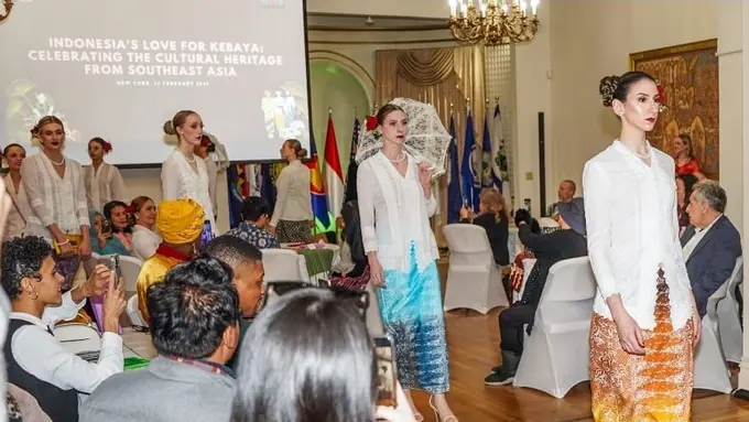Kebaya Noni dari Sulawesi Utara yang Membuat Kagum di Panggung New York USA, Toronto Canada dan Houston Texas