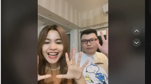 Dini Sera Afrianti (29) menjadi korban dugaan penganiayaan hingga tewas yang dilakukan oleh anak anggota DPR RI fraksi PKB Gregorius Ronald Tannur (31) di Surabaya, Jawa Timur.
