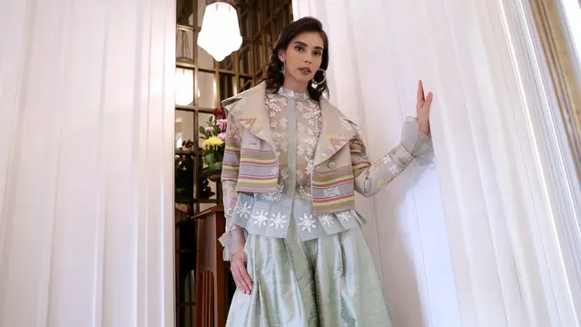 Koleksi Denny Wirawan menggunakan tenun Sundawa/Dok. Daniel Kampua