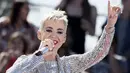 Penyanyi fenomenal seperti Katy Perry memang diketahui memiliki penggemar yang cukup banyak. Tak hanya di dunia nyata, penggemarnya pun juga banyak terlihat dalam dunia maya. (AFP/Bintang.com)