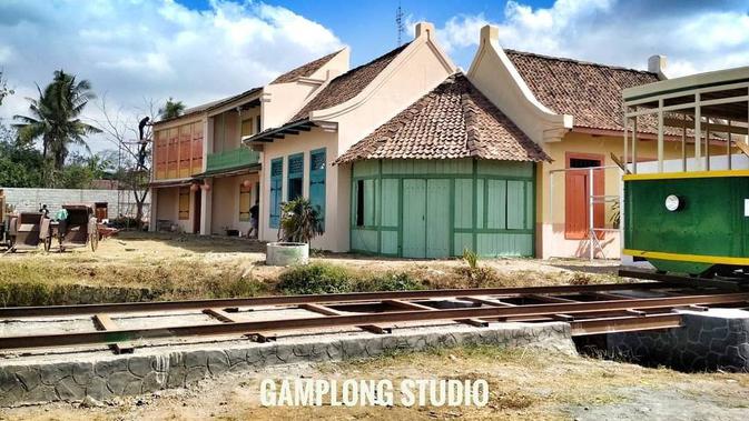 Menyusuri Setting Film Buatan di  Studio  Alam Gamplong 
