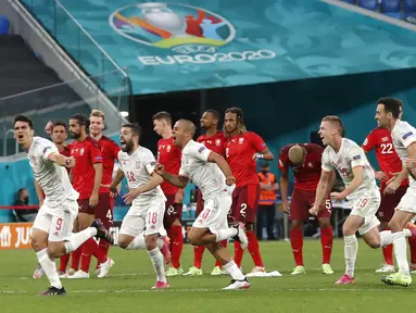 Spanyol akhirnya keluar sebagai pemenang di babak Perempatfinal Piala Eropa 2020 ini. Mereka akan bertanding dengan pemenang antara Belgia dan Italia di semifinal nantinya. (Foto: AP/Pool/Maxim Shemetov)