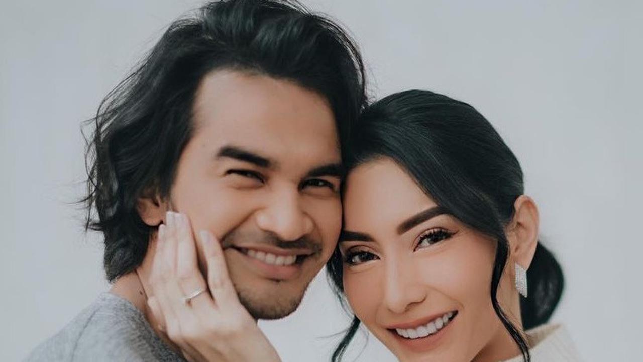 Makin Romantis sebagai Pasutri, Intip Pemotretan Terbaru Tyas Mirasih dan Tengku Tezi