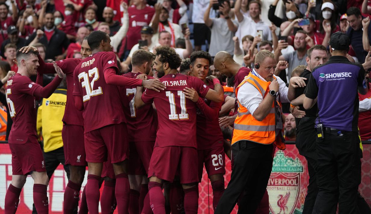 Pemain Liverpool gol ketiga timnya yang dicetak oleh Darwin Nunez saat laga Community Shield 2022/2023 melawan Manchester City di King Power Stadium, Sabtu (30/07/2022).