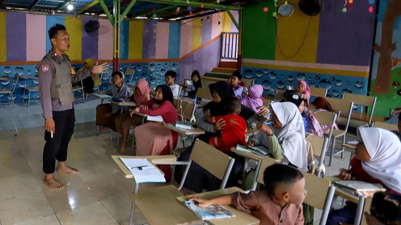 Sosok Aiptu Agus Riyanto, Polisi Inspiratif Dirikan Sekolah Gratis untuk Anak-Anak Pemulung di Sudut Jakarta