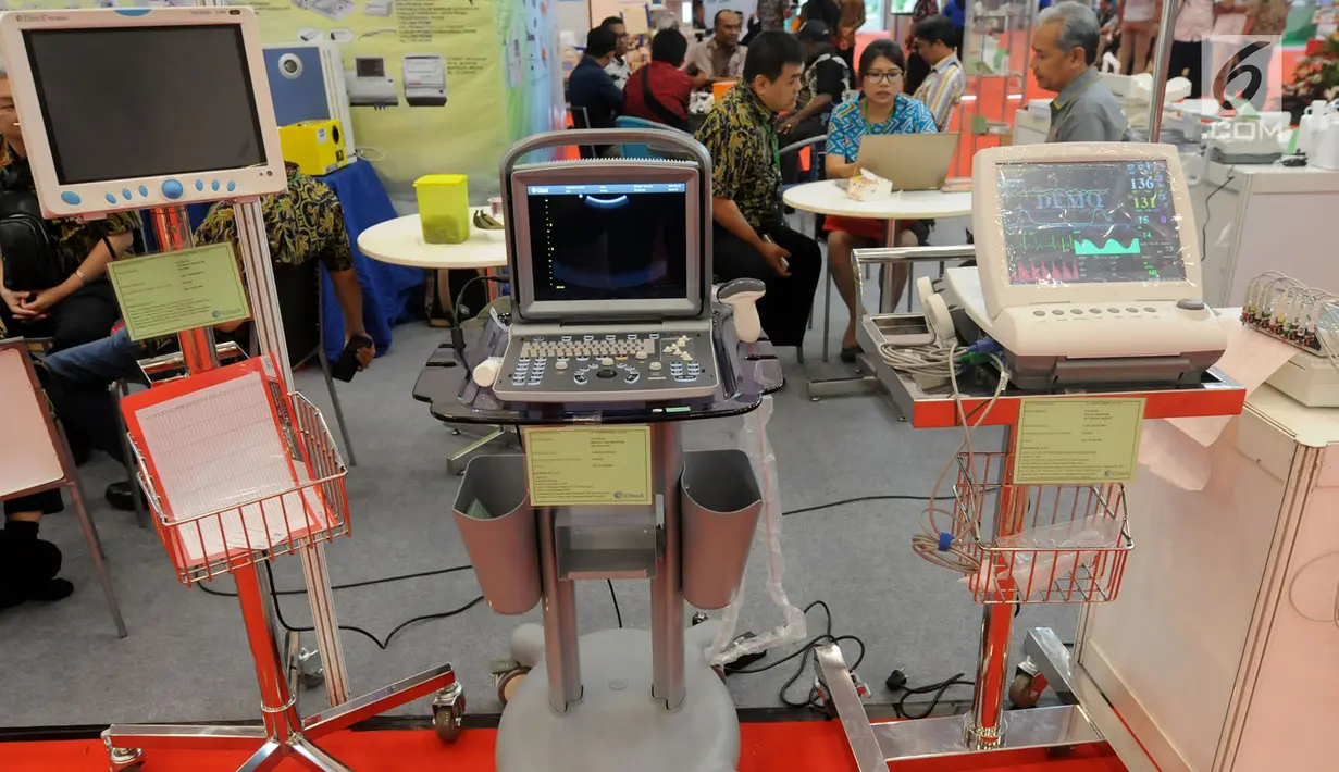 Alat Ultrasonografi (USG) dipamerkan di pameran Pembangunan Kesehatan dan Produksi Alat Kesehatan Dalam Negeri di ICE BSD, Tangerang, Selasa (12/2). Pameran berlangsung hingga 16 Februari 2019. (Merdeka.com/Arie Basuki)