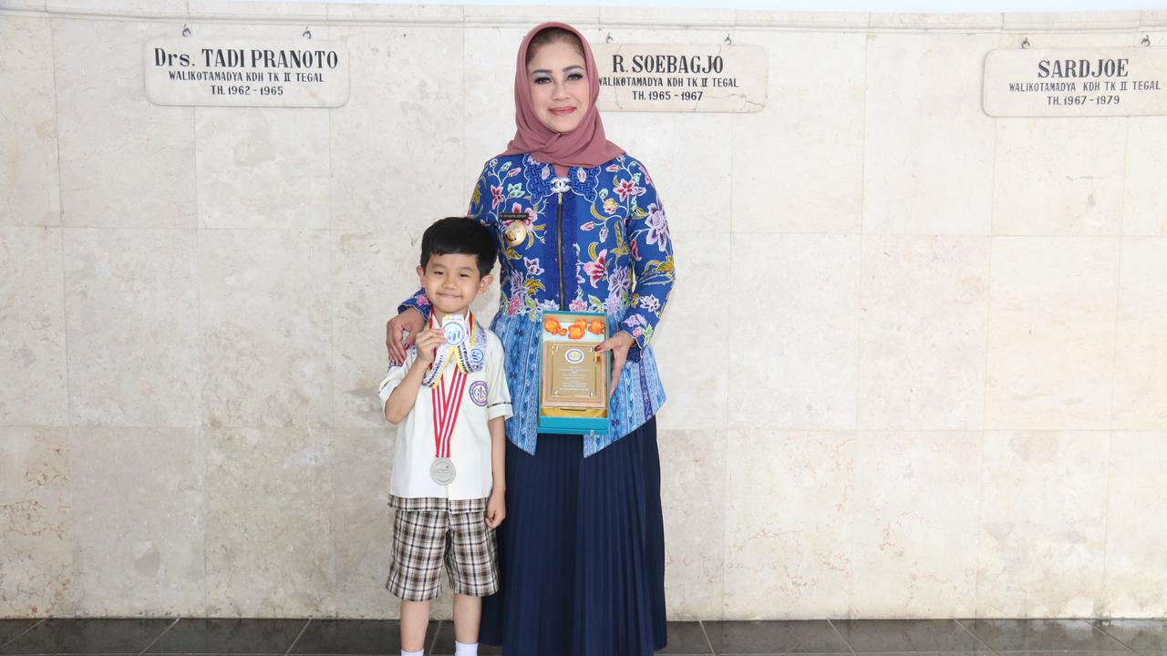 Aksi Menawan Bocah Jenius Matematika Asal Tegal