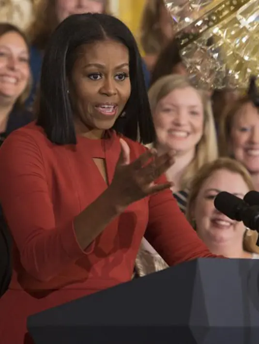 Melakukan banyak aktivitas dan juga telah banyak kenangan yang terangkai, tentu membuat Michelle merasa berat untuk meninggalkan White House. Namun ia harus menerima keputusan bahwa tugasnya mengabdi pada Negara telah usai. (AFP/Bintang.com)