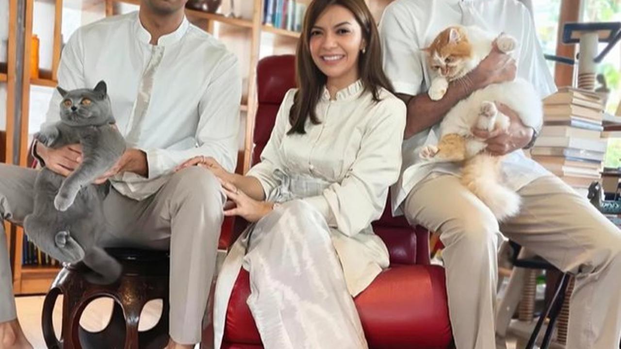 Najwa Shihab dan Keluarga Foto Raya Raya Idul Fitri