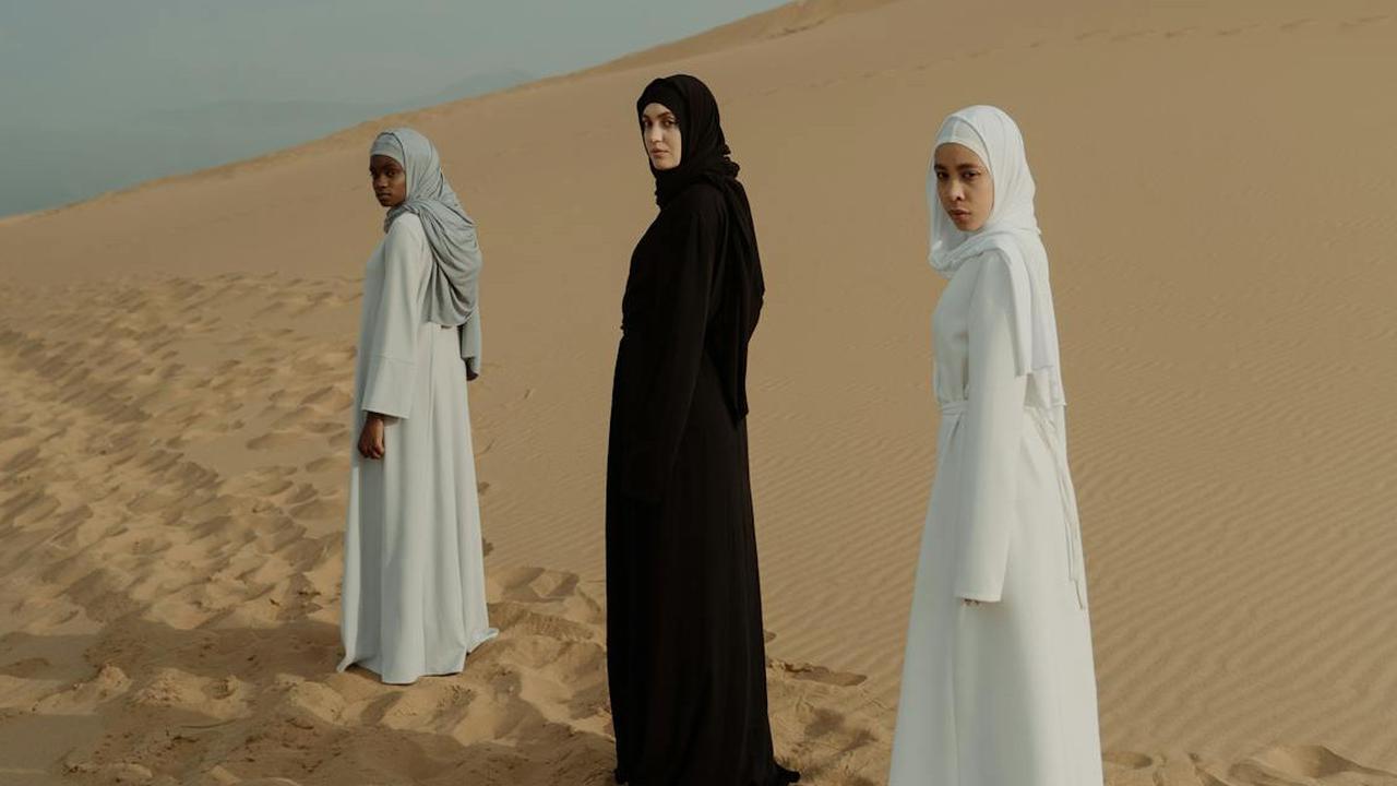 Gamis untuk Haji dan Umroh, Ini Tips Pilih Gamis Syar'i yang Nyaman dan Praktis Dipakai Sepanjang Ibadah di Tanah Suci