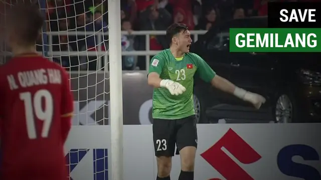 Berita video momen penyelamatan gemilang kiper Vietnam, Dang Van Lam, menghalau tembakan pemain Malaysia, Syahmi Safari, pada laga leg II Final Piala AFF 2018, Sabtu (15/12/2018).